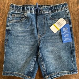 Nautica Boys Shorts - New
Size: 5 (M)
Color: 436 Caravel